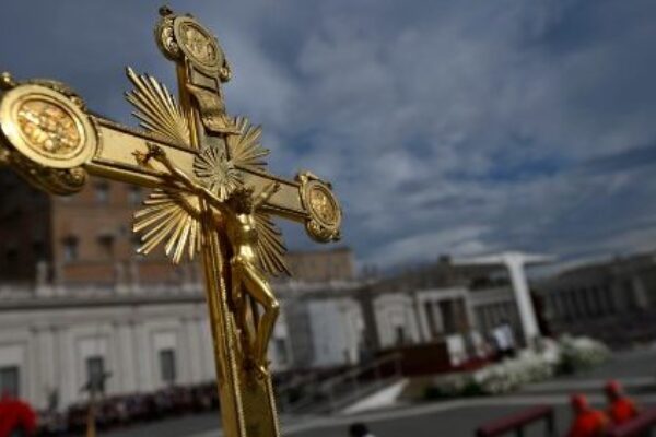 Papa na Missa com canonizações: “Vence não quem domina, mas quem serve por amor”