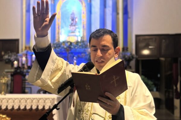 Fé e devoção marcam as noites do mês mariano na Catedral da Luz