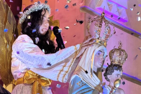 Coroação de Nossa Senhora reúne fiéis no átrio da Catedral de Guarabira